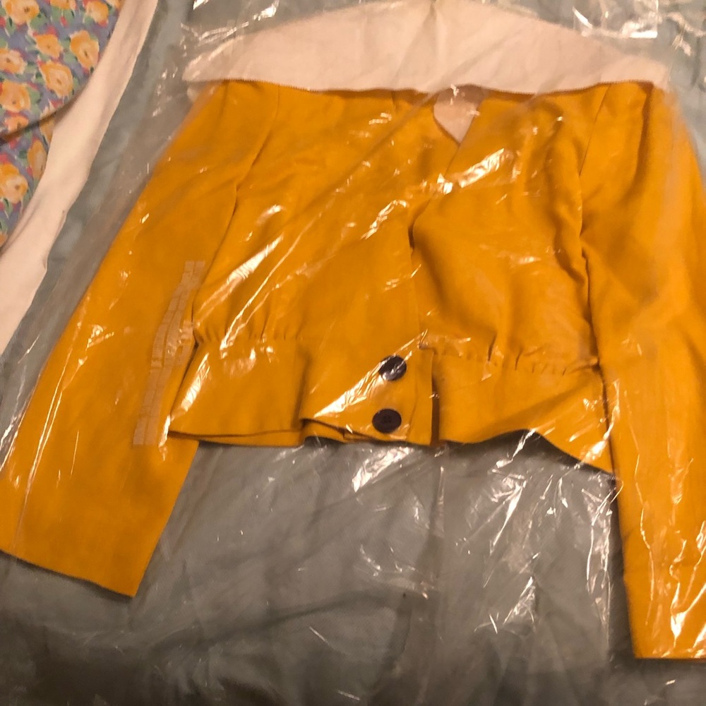 Ladies crop jacket.